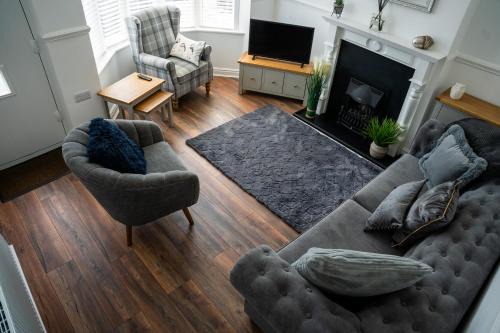 Wavecrest Cottage with Hot Tub Garden Sleeps 8