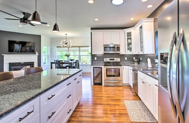 Waveland Abode w/ Patio, Walk to Beach!