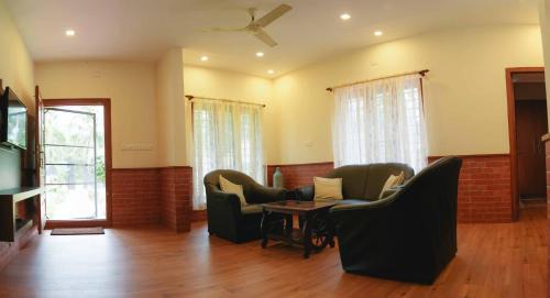 Waves and Shores Beach Villa