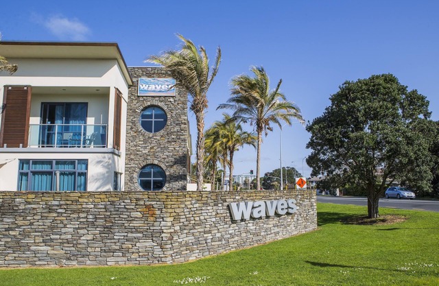 Waves Motel