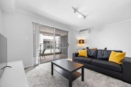 Waves Wine & a Warm Welcome 1BR by the Sea