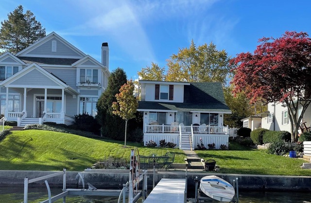 Wawasee cottage Pier 523
