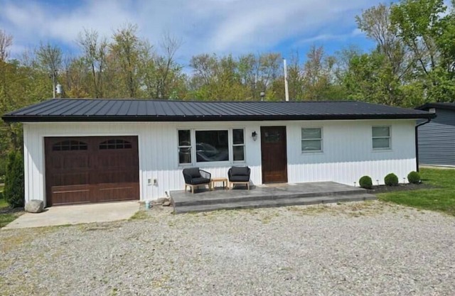 Wawasee - Minutes from Sandbar! Swim, Fish, Relax!
