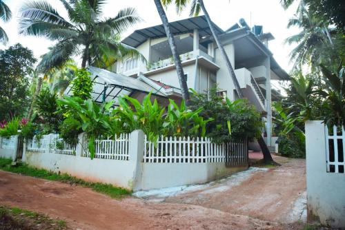 Wayne's Nest Calangute Goa