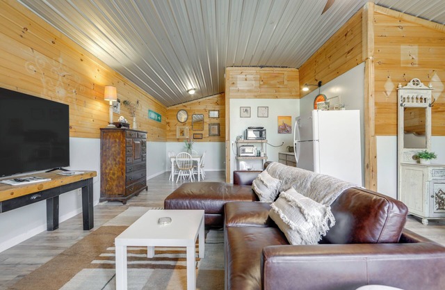 Waynesville Studio w/ Fire Pit & Mountain Views!