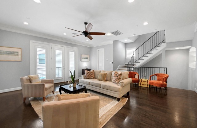 We Have Electricity! Luxury Home in The Heights! Pet Friendly, Sleeps 8