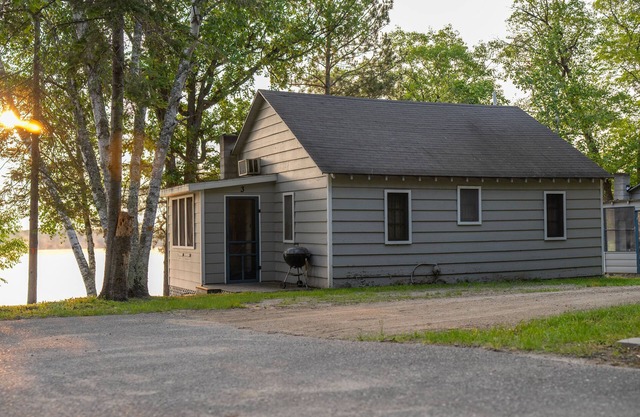 Webb Lake, Hackensack, Northern MN - 3 Bedroom, Sleeps 6 - Cabin #3 Blue Water