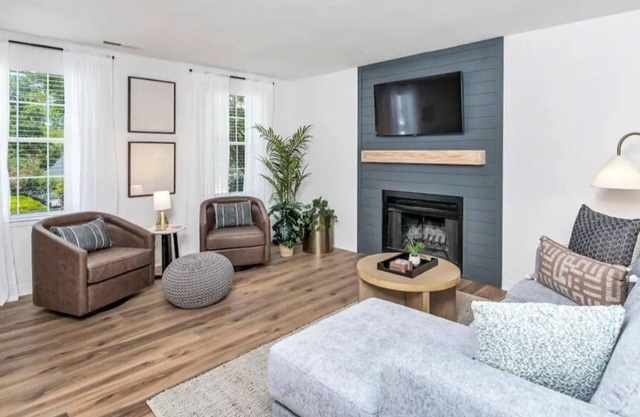 WeCo Poolside Pad - Near Downtown, I-26/I-20 & Hospitals