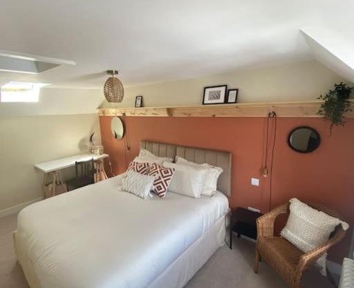 Wee Cottage - Super King bed!