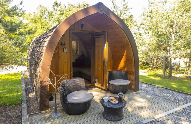 Wee Oak Tree Luxury Lodge with private hot tub