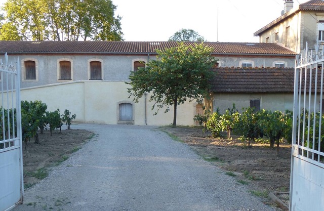 Alquiler semanal de una villa en la pequeña Camarga con piscina climatizada.