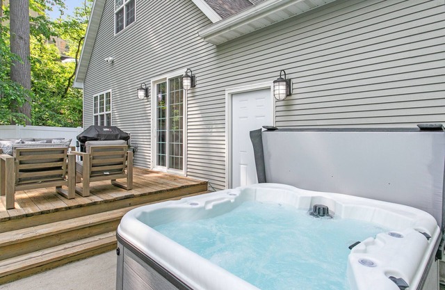 Weko Beach Getaway, Hot Tub, Fire Pit, Grill