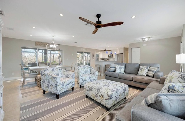 ¡Sanibel Island Beach Home con piscina privada en la comunidad de Dunes Golf!