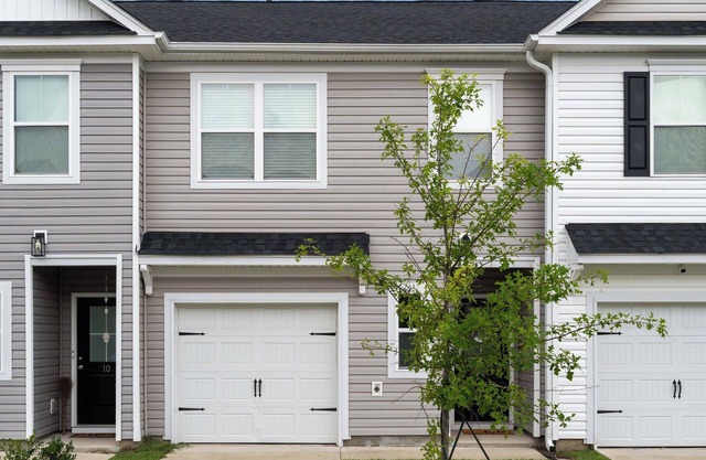 Welcome home away from home! Near Fort Jackson