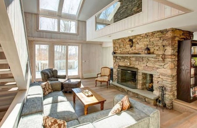 Welcome to Aurora, 3+ Bedrooms, 5 Bath, 23 Acres