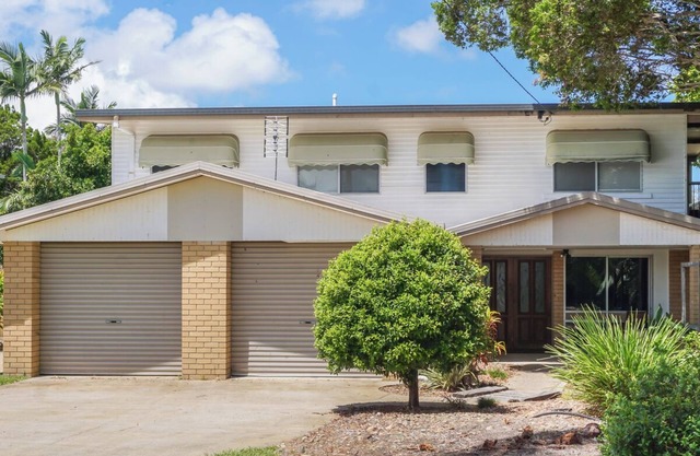 Welcome to "Bay 13" The Perfect Family Retreat with Inground Pool