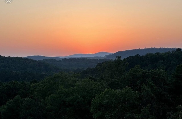 Welcome to Blue Mountain View Cozy 1-bedroom Guest house with WiFi, AC