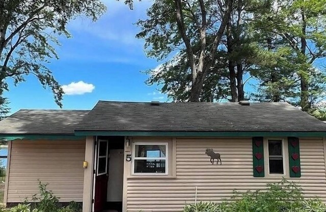 Welcome to Cottage 5 at Heart Lake Resort!