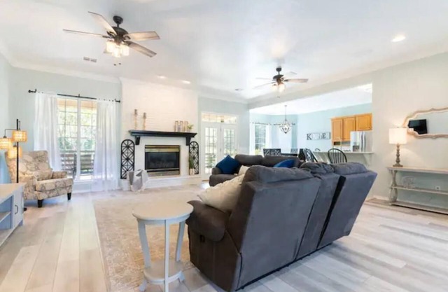 Welcome to Cowboy Chateau! Newly renovated! 4bd/3b