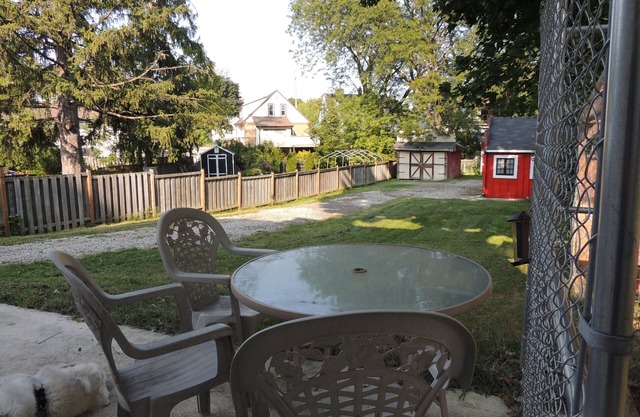 Welcome to Cowtown! Homey open concept 2 bedroom apartment.
