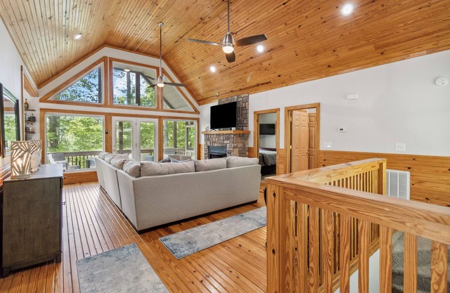 Welcome to "Cumberland Lake Oasis" – Your Perfect Lakeside Retreat!