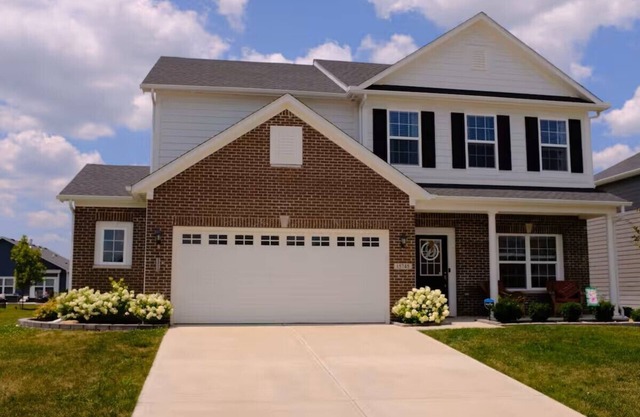 Welcome to Dark Roast Retreat! Spacious 4BR w/ WiFi & AC in charming Noblesville