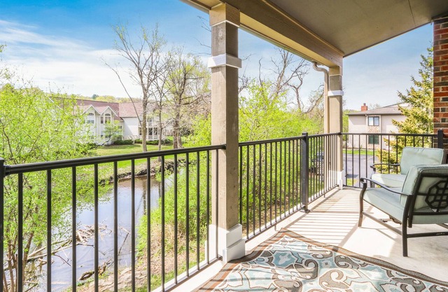 Welcome to Down by the Lake-Abbey Villa!