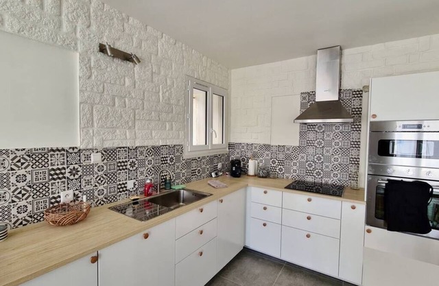 Welcome to Lou Destre! Fully air-conditioned village house for up to 6 people.