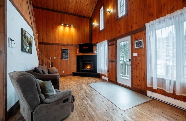 Welcome to Le Vert, our chalet on the edge of the Royal Laurentien Golf Course.