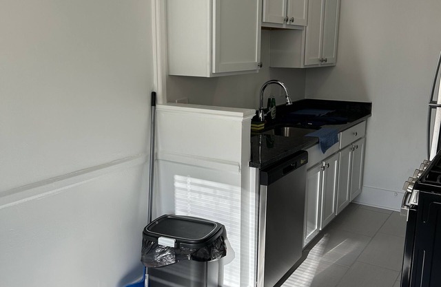 Welcome to our beautiful unit right here in the Heart of D.C!!!!