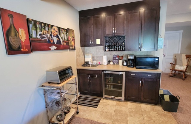 Welcome to our pet friendly suite close to the mountains and nature