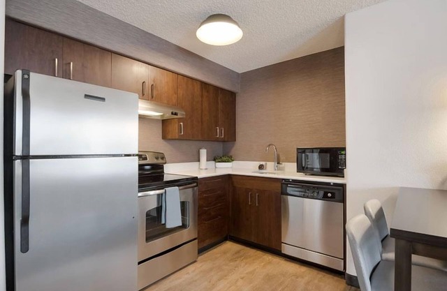 Welcome to Paradise! Unit w/ Full Kitchen, Near Fleischmann Planetarium