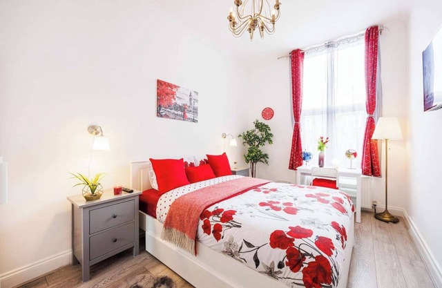 Kensington Charming and Bright Flat