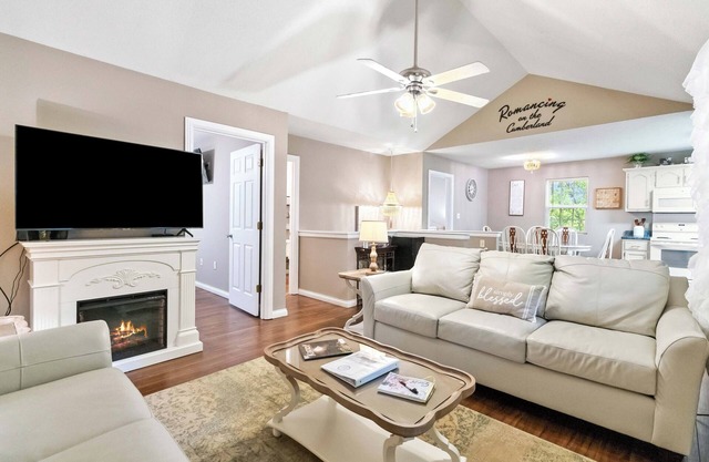 Welcome to “Romancing On Lake Cumberland” – Your Perfect Romantic Getaway!