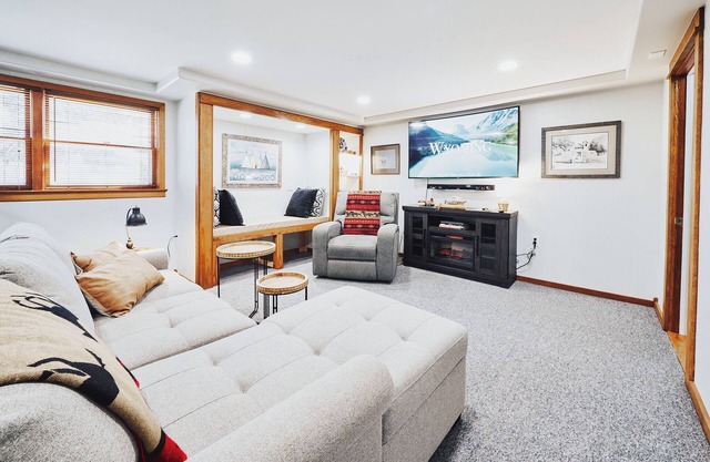 This house is a 4 bedroom(s), 2 bathrooms, located in Sheridan, WY.