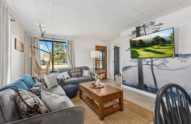 Welcome to the Black Loon. A charming 3-bedroom Mountain Bike home in Crosby