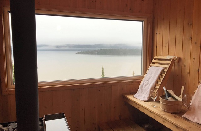 Welcome to the HighSide..Charming 3-bedroom cottage in delightful Thunder Bay