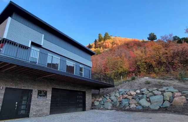 Welcome to The Lookout, a private off-grid cabin