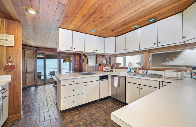 Welcome to the Relaxing Northern Lodge in Michigan’s premier Birchwood Farms Golf and Country Club