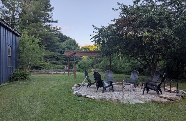 Welcome to the Starry Night Cabin, your perfect year-round getaway!