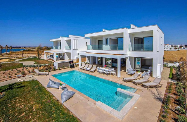 Welcome to this exclusive modern villa in a fenced complex, just minutes from the coast. Bright and