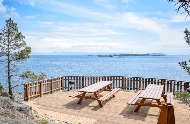 Alojamiento de 4 habitaciones en Nedstrand