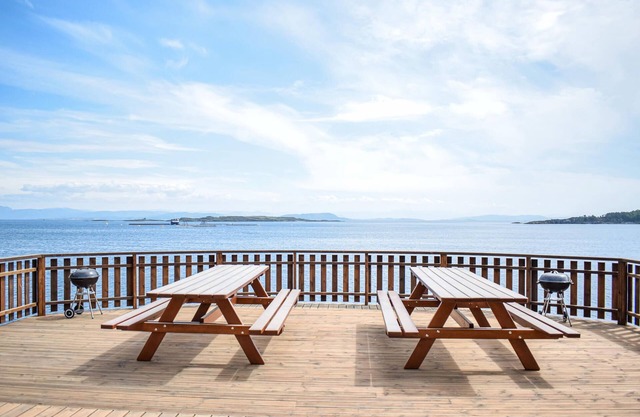 Alojamiento de 4 habitaciones en Nedstrand