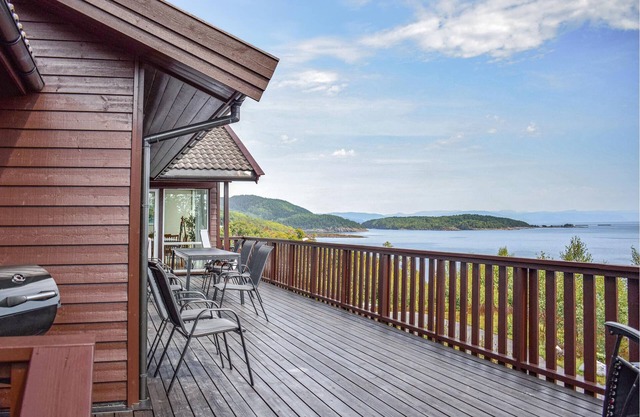 Alojamiento de 5 habitaciones en Nedstrand