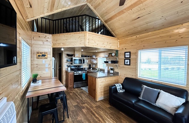 Welcome to Tiny Home Luxury! Fully Stocked - Sleeps 8