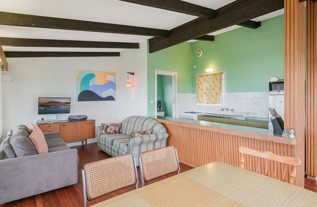 Welcome to your lakeside haven!