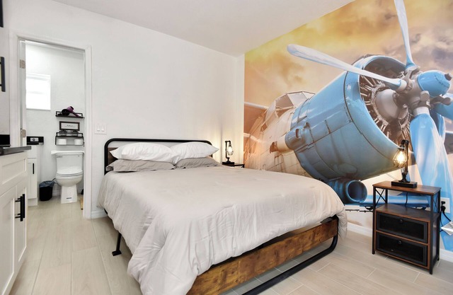 Daytona Studio suite Queen bed kitchen walk in shower #3