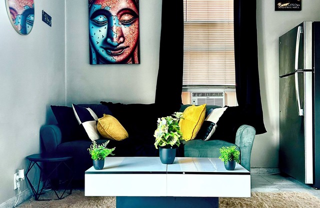 Welcoming 1-bedroom house in The Bronx.
