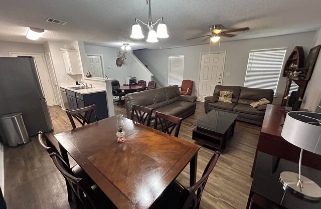 Welcoming 2-bedroom 2.5 bath house in McAllen