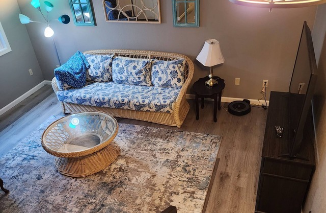 Welcoming 2-bedroom apartment with WiFi in Coos Bay